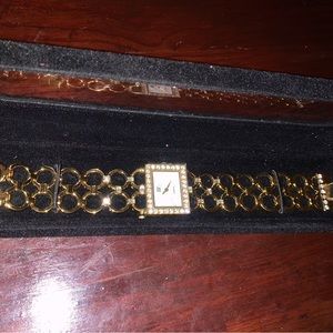 LADIES WATCH AND BRACELET COMBO